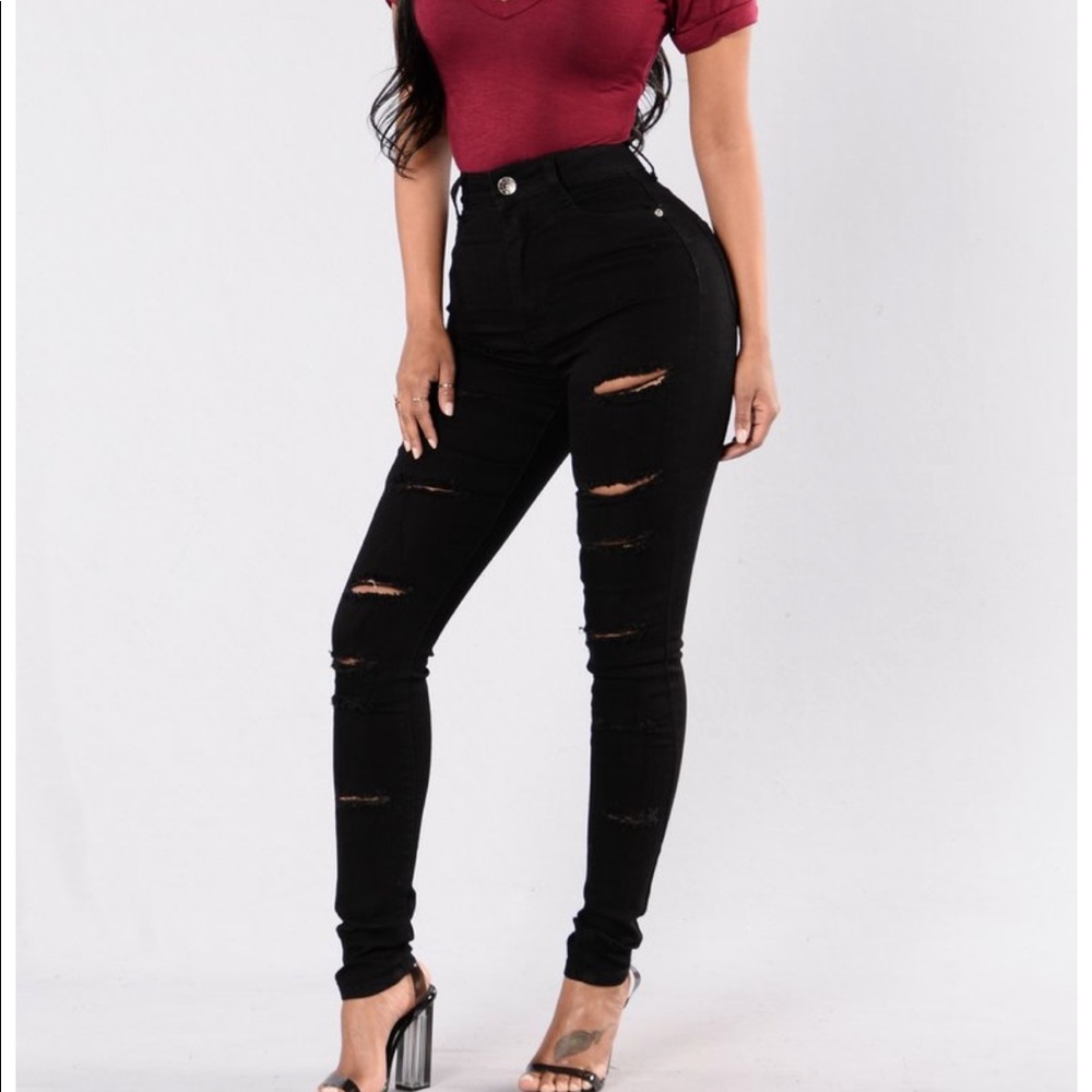 SOLD! NWOT Black ripped skinny jeans